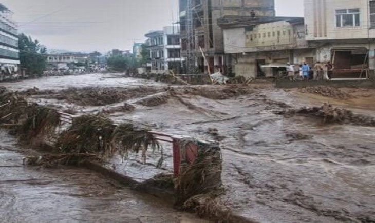 Pakistan dilanda banjir bandang, renggut 351 korban jiwa dan ribuan dievakuasi. (Foto : Arrahmah)