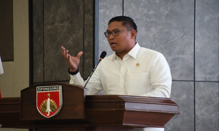 Wamentan saat menghadiri Rapat Koordinasi Penambahan Areal Tanam ( PAT) Provinsi Jawa Tengah di Balai Diponegoro, Markas Komando Daerah Militer (Makodam) IV Diponegoro, Semarang, 02/08/2024. (Foto: Dok. Kementan)