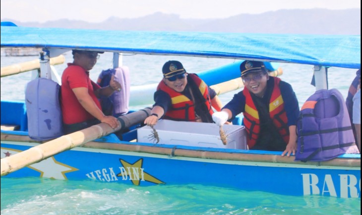 Dinas Kelautan dan Perikanan (DKP) Jabar berhasil melepas 300 ekor lobster hasil budiaya dalam ruangan ke laut lepas. (Foto: Istimewa)