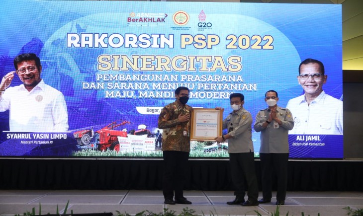 Foto : Penghargaan "Happiness Awards 2022" kepada Kementerian Pertanian.