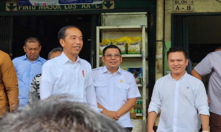 Presiden Joko Widodo dengan turun langsung meninjau ke Pasar Induk Beras Cipinang (PIBC), Jakarta, Kamis (15/2/2024). (Foto: Dok. Kementan)