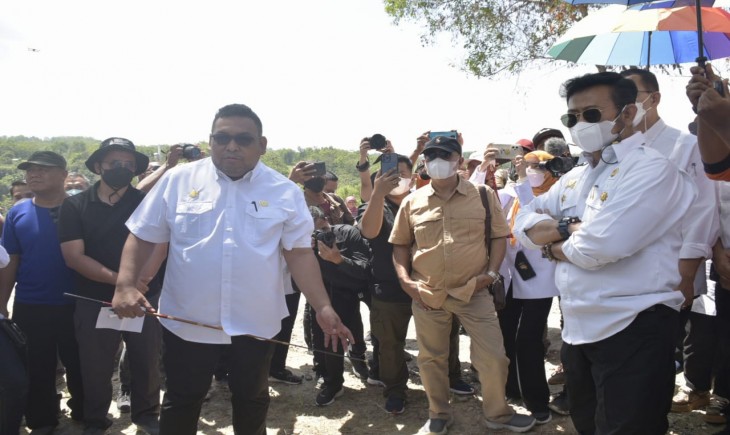 Foto : Mentan Tinjau Persiapan Lokasi Pengembangan Kelapa Genjah di Desa Rejosari, Kecamatan Gondangrejo, Kabupaten Karanganyar.