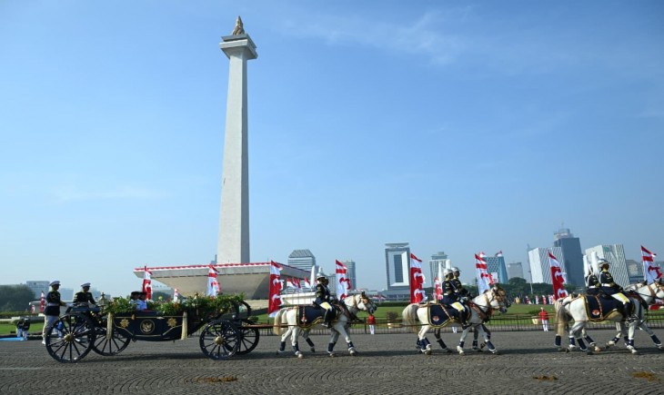 Kirab Budaya buka peringatan HUT ke-80 RI, duplikat bendera dan teks proklamasi diarak ke Istana. (Foto : setneg.go.id)