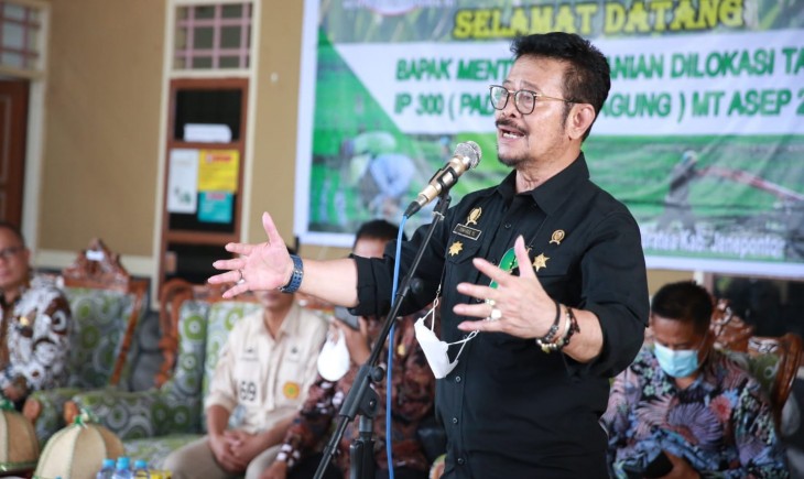 Foto : Mentan SYL pada Acara Tanam Perdana Padi di Lokasi IP300 di Desa Kayuloe Timur, Kec. Tulatea, Kab. Janeponto.