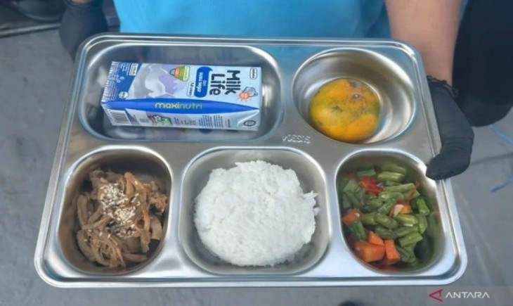 Makan Bergizi Gratis resmi dimulai, sasar 3 juta penerima manfaat di awal 2025. (Foto : Antara)
