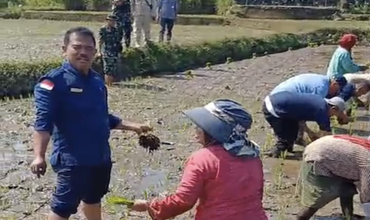 Kementerian Pertanian berupa 40 unit Irigasi Perpompaan untuk Kabupaten Cianjur, Jawa Barat, dimanfaatkan oleh Kelompok Tani Tunas Harapan di Desa Sukapura, Kecamatan Cidaun. (Foto: Dok. Kementan)