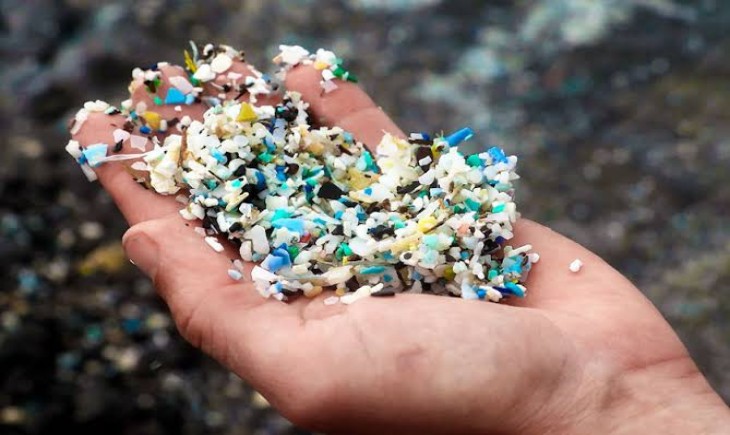 Ilustrasi mikroplastik yang mengganggu pencemaran air laut (Aliansi Zero Waste Indonesia)