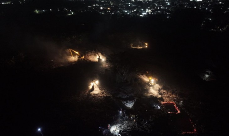 Pemkab Bogor menerbangkan drone thermal untuk melacak titik-titik panas tersembunyi di bawah timbunan sampah.