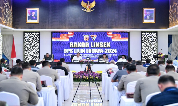 Pj Gubernur Bey Machmudin saat Rakor Lintas Sektoral Operasi Lilin Lodaya 2024 dalam Rangka Persiapan Pelaksanaan Pengamanan Natal 2024 dan Tahun Baru 2025, (17/12/2024).