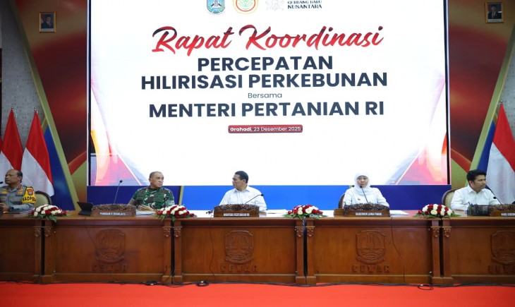 Mentan Amran saat Rapat Koordinasi Percepatan Hilirisasi Perkebunan bersama Pemerintah Provinsi Jawa Timur, BUMN perkebunan, dan jajaran terkait di Surabaya, (23/12/2025). (Dok. Kementan)