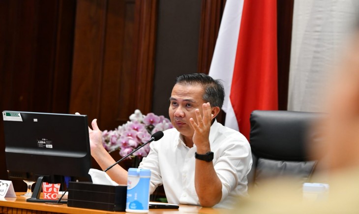 Foto: Pj Gubernur Jawa Barat Bey Machmudin memastikan akan memulai vaksinasi hewan ternak sapi, kambing, kerbau khusus untuk mencegah penularan penyakit mulut dan kuku (PMK).