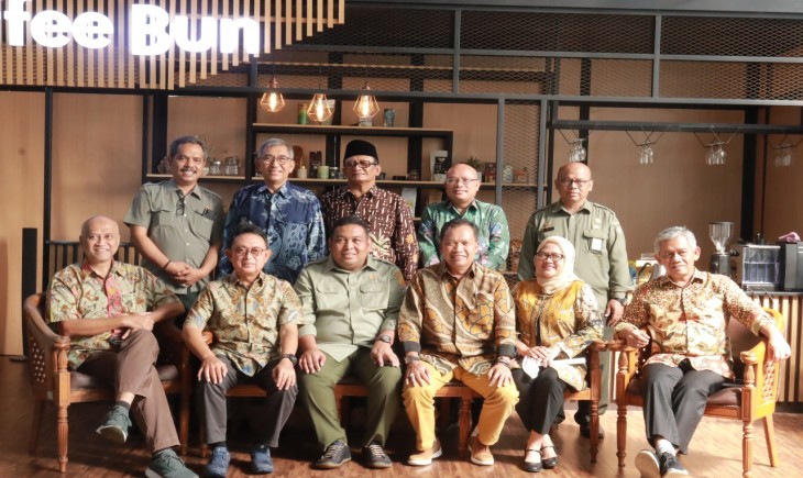 Foto : Kementan Cari Solusi Atasi Harga TBS .