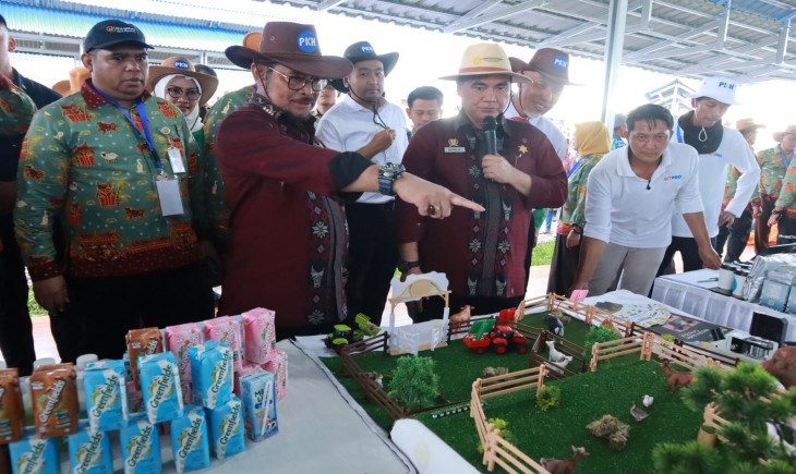 Menteri Pertanian, Syahrul Yasin Limpo bersama Gubernur Sumatera Selatan, Mahyeldi. Menteri Pertanian, Syahrul Yasin Limpo bersama Gubernur Sumatera Selatan, Mahyeldi pada Penas XVI lalu. (Foto : BBIB Singosari)