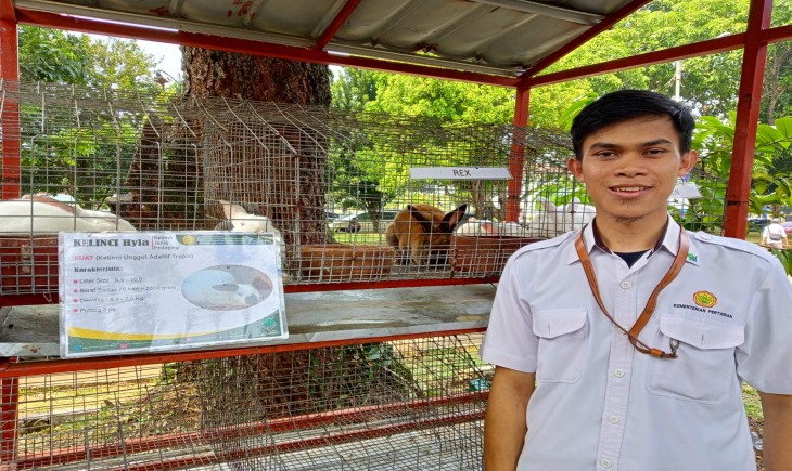 Suhanda, seorang teknisi kelinci dari BPSI UAT Bogor (Nicko/PanganNews.id)