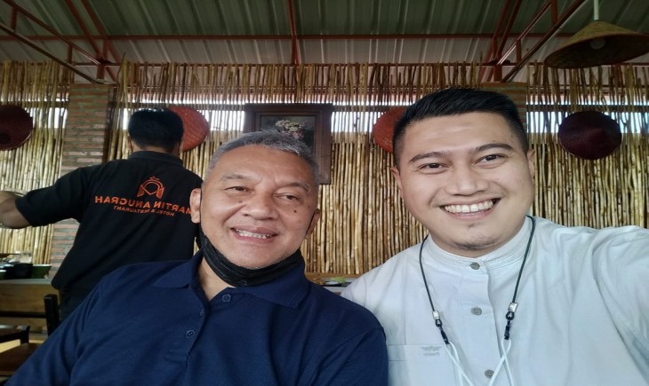 Foto : Ketuan Harian DPD HKTI, Entang Sastraatmadja Saat Bersua Foto dengan Duta Petani Milenial, Hendra Hidayat.