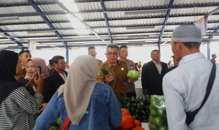 Satgas Pangan Polres Cimahi Antisipasi Manipulasi Harga di Pasar Modern Lembang. (FOTO : bandungsatu)