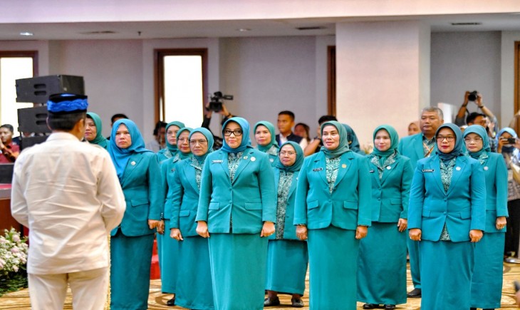 Gubernur Dedi Mulyadi Kukuhkan Ketua TP PKK Jabar dan Lantik Pengurus. (Foto : Aji Baram - Biro Adpim Jabar)