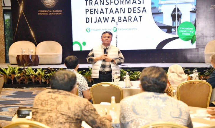 Sekda Jabar Herman Suryatman menghadiri Rapat Koordinasi Penataan Desa dengan tema “Transformasi Penataan Desa di Jawa Barat" di Hotel Resinda, Kabupaten Karawang, Jumat (15/11/2024).(Foto: Rizal Fs/Biro Adpim Jabar)