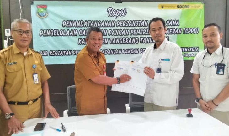 DPKP Tangerang dan Bulog tanda tangani kerja sama pengelolaan cadangan pangan. (Foto : tangerangkab.go.id)