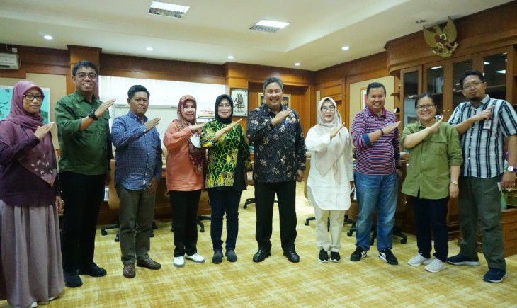 Foto : Kontingen di Kantor KBRI Bangkok.