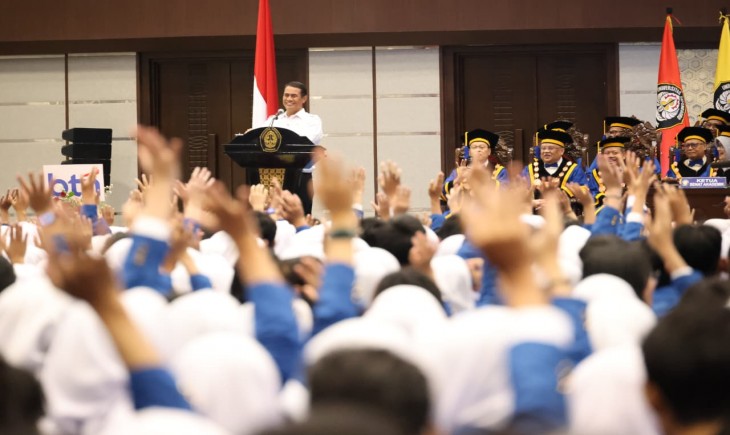 Mentan Andi Amran Sulaiman dalam kegiatan PMB UNDIP Tahun Akademik 2026/2027. (Foto : Kementan)