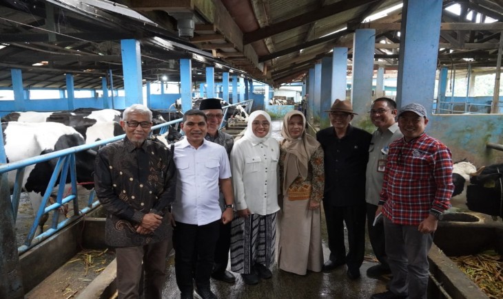 Komisi IV DPR RI menyoroti permasalahan sektor persusuan nasional dalam kunjungan kerja spesifik ke Kabupaten Pasuruan, Jawa Timur, Kamis, 21 November 2024. (Foto: Dok. Kementan)