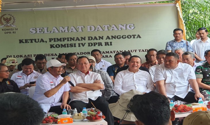 Kunjungan kerja meninjau Perkebunan Sawit Rakyat di Desa Laut Tador, Kecamatan Laut Tador Kabupaten Batu Bara, Sumatera Utara pada Jum'at, 15 September 2023.