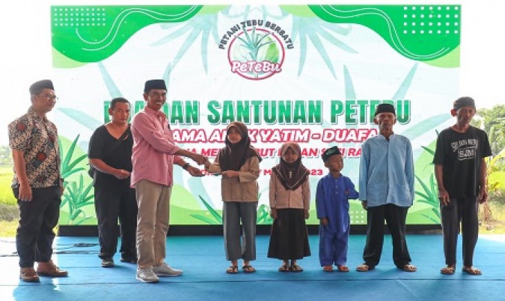 Petani tebu di Indramayu tebar kebaikan kepada anak yatim. (Radarbandung.id)