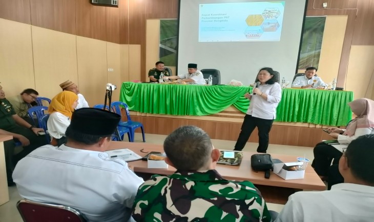 Direktur Perbenihan Hortikultura, Inti Pertiwi Nashwari, memimpin rapat koordinasi Satuan Tugas (Satgas) Antisipasi Darurat Pangan di Provinsi Bengkulu. (Foto: Dok. Kementan)