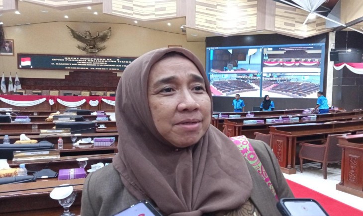 Anggota DPRD Kaltim Ely Hartati Rasyid memberikan keterangan. (Humas DPRD Kaltim)