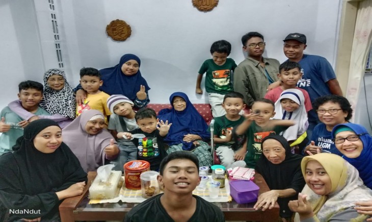 Foto: berkumpul bersama keluarga. (Dok. M. Chairul Arifin)