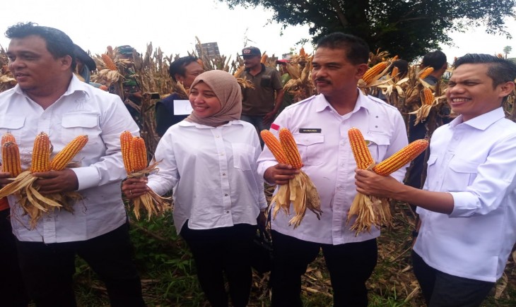 Dirjen Tanaman Pangan Kementerian Pertanian, Suwandi menyampaikan ucapan selamat atas kesuksesan Kabupaten Pati dalam panen jagung. (Foto: Dok. Kementan)