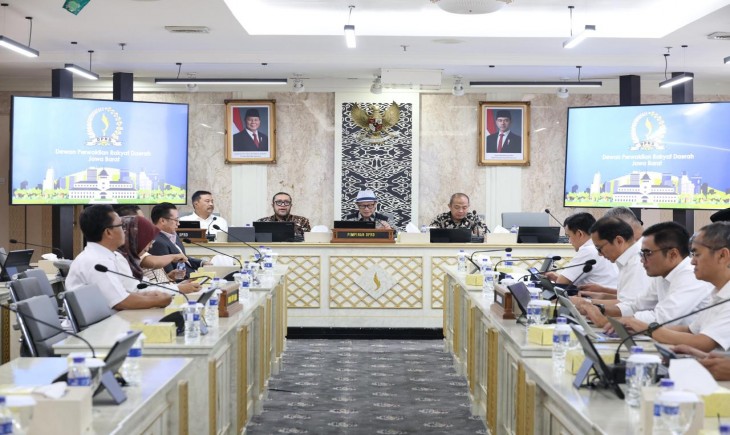Foto: Ketua DPRD Provinsi Jawa Barat Buky Wibawa Karya Guna usai pertemuan khusus lintas Komisi DPRD Jawa Barat dengan Organisasi Perangkat Daerah (OPD) di Jabar termasuk dengan Kementerian Agama Kantor Wilayah Jabar.