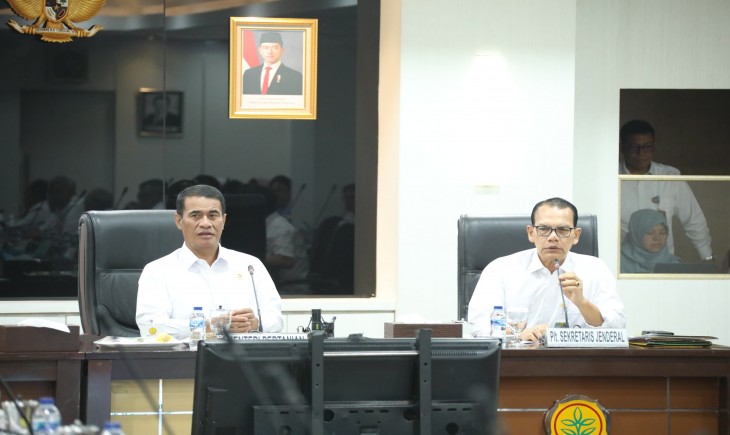 Nomor Pengaduan Mentan Amran Efektif! Masyarakat Adukan Pupuk Palsu, Perusahaan Langsung Di-blacklist. (Foto: Dok. Kementan)