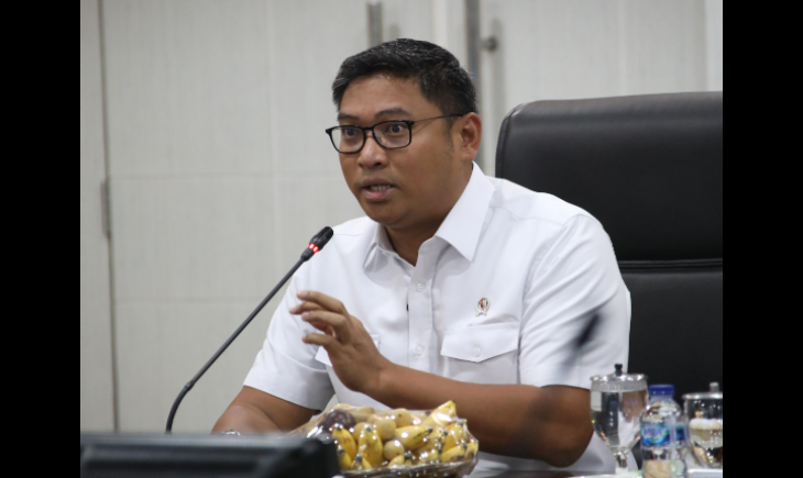 Wamentan Sudaryono dalam rapat maraton swasembada bersama jajaran Direksi Bulog di Kantor Pusat Kementan, Minggu, (9/2/2025). (Foto: Dok. Kementan)