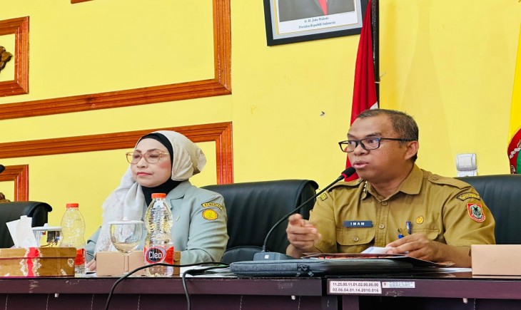 Kepala BPPSDMP Kementan, Idha Widi Arsanti melaksanakan monitoring dan evaluasi (Monev) PAT untuk wilayah Kalimantan Selatan, Senin (12/08/2024). (Foto: Dok. Kementan)