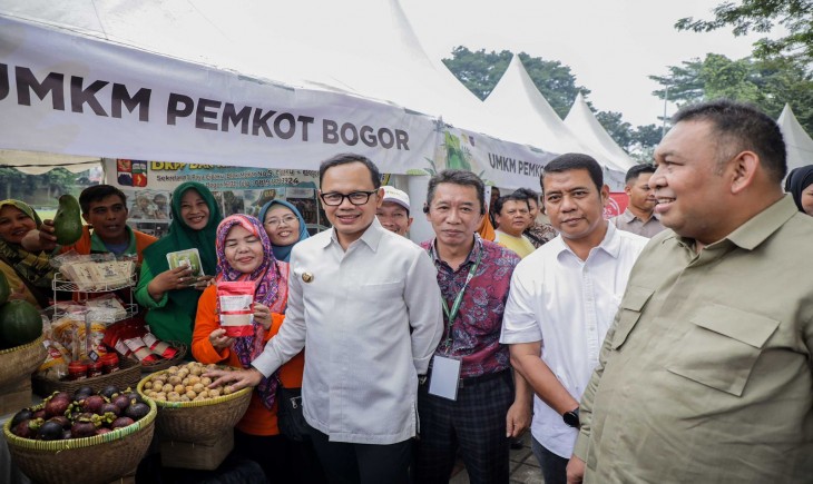Direktur Jenderal Perkebunan, Andi Nur Alam Syah di dampingi langsung Bima Arya pada acara Semarak Perkebunan Nasional 2024