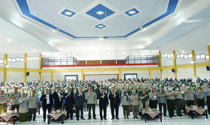 Foto : Mentan SYL bersama Mahasiswa Polbangtan.