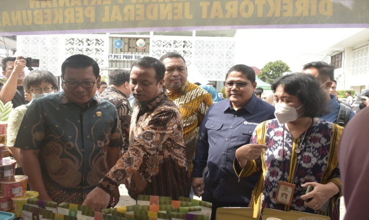 Foto : Gerakan Pangan Murah memperingati Hari Jadi Sulsel ke 353 tahun di Makassar, Kamis (20/10/2022).