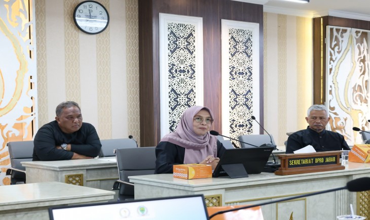 Foto: Plh Sekretaris DPRD Prov Jabar Iis Rostiasih menerima kunker dari Panitia Khusus (Pansus) DPRD Prov. Kalimantan Timur Pembahas Rencana Kerja DPRD Provinsi Kalimantan Timur Tahun 2026 di Kota Bandung. (30/1/25).