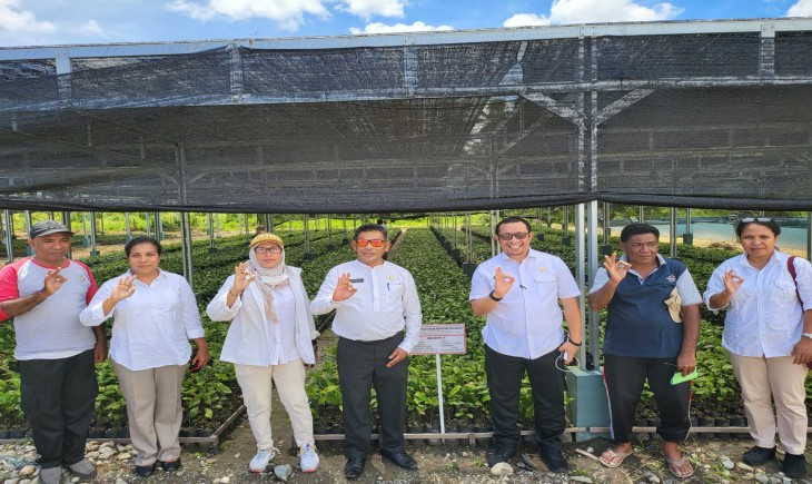 Foto : Monitoring dan Evaluasi Langsung Kegiatan di Nursery BBPPTP Ambon yang berlokasi di Makariki.