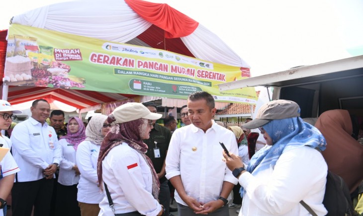 Pj Gubernur Jawa Barat Bey Machmudin dalam acara Gerakan Pangan Murah, Rabu, 16/10/2024. (Istimewa)