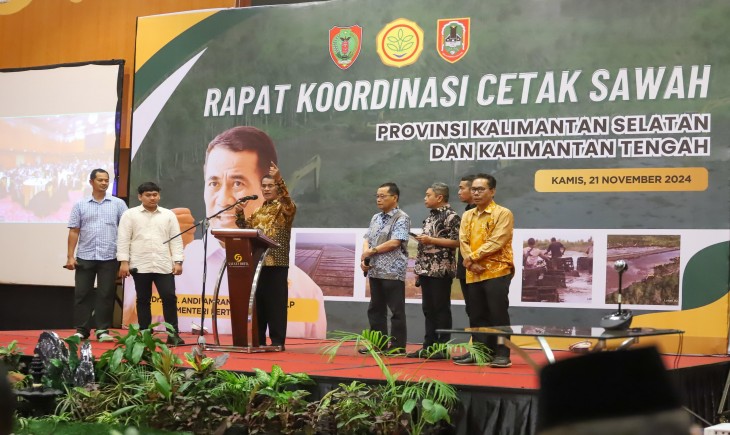 Mentan Amran) melakukan kunjungan kerja maraton ke tiga provinsi di Kalimantan dalam satu hari pada Kamis, 12 November 2024. (Foto: Dok. Kementan)