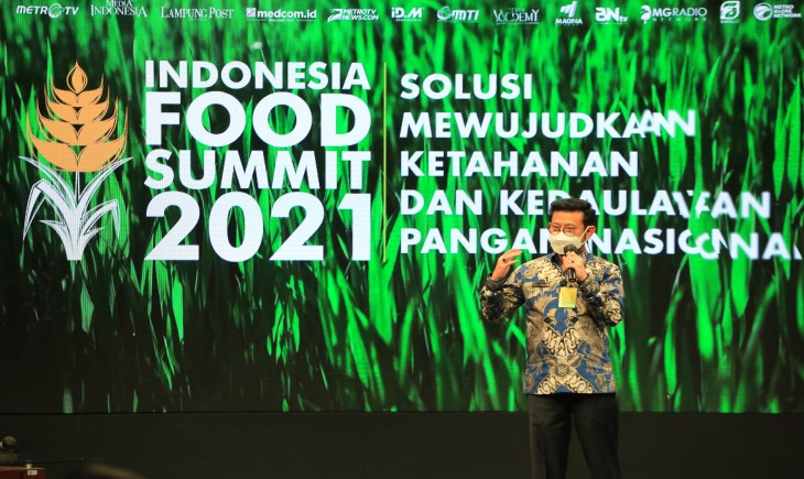 Foto : Mentan saat Menjadi Narasumber Bersama Menteri Perdagangan pada Acara Indonesia Food Summit (IFS) 2021.