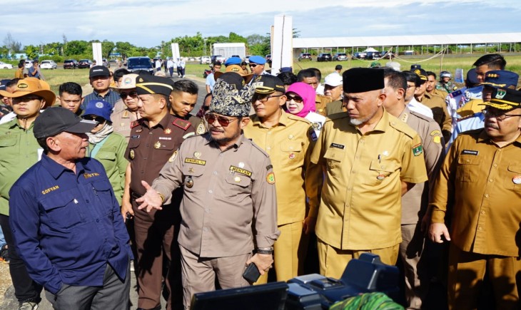 Mentan Syahrul usai meninjau lokasi bersama Gubernur Sumatera Barat, Walikota Padang dan Ketua KTNA. (Dok. Kementan)