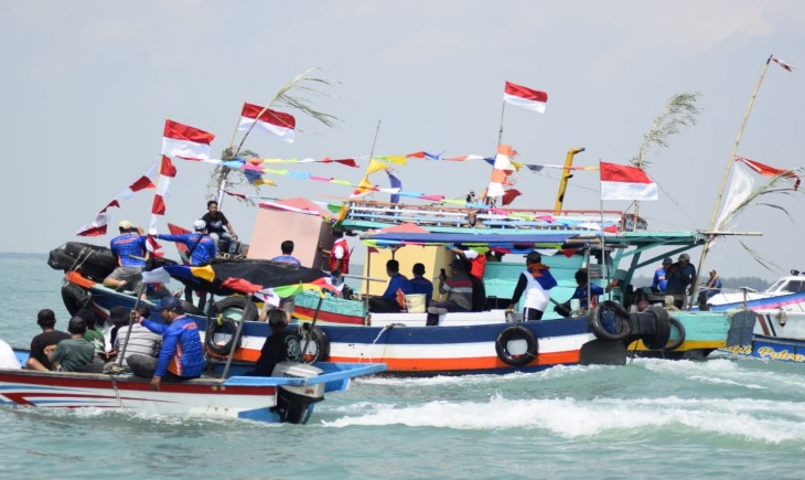 Ratusan Nelayan Tegal melakukan tradisi sedekah laut di Laut Jawa (DPRD Kota Tegal)