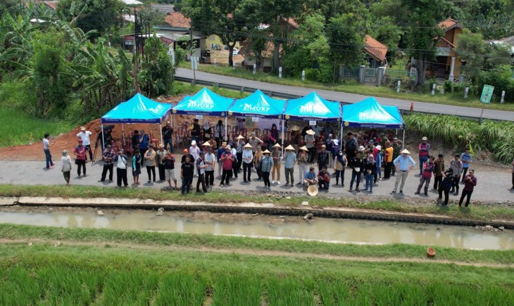 Foto : Tim WB saat melakukan kunjungan kerja ke lokasi domplot CSA di Binong, Desa Karangsari, Subang, Sabtu (18/03/2023). 