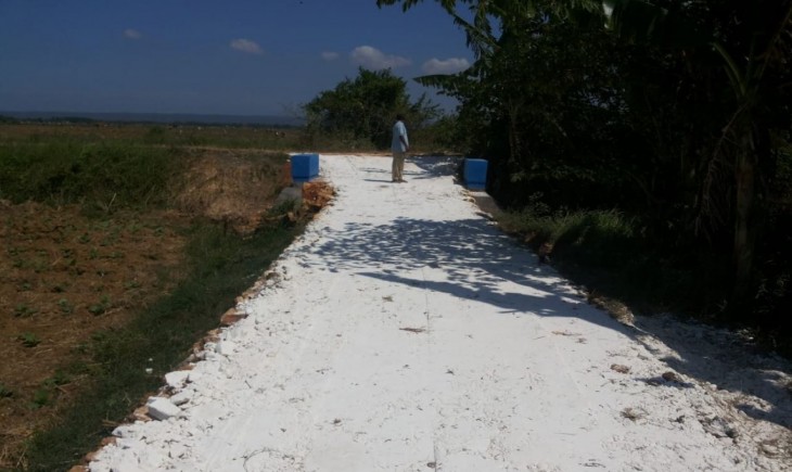 Foto : Kementan Realisasikan Jalan Usaha Tani (JUT) Untuk Kelompok Tani Harapan Bangsa Di Desa Gadu Barat.