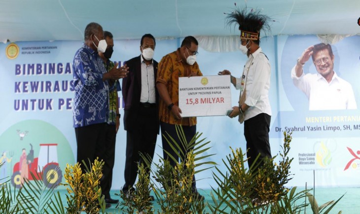 Foto : Mentan Saat Membuka Pelatihan Kewirausahaan Petani Milenial Di Jayapura.