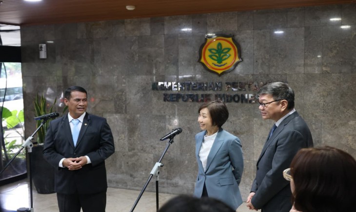 Mentan Andi Amran Sulaiman dengan Menteri Keberlanjutan dan Lingkungan Singapura, Grace Fu, di Kantor Pusat Kementerian Pertanian, Jakarta, Senin (29/6/2026). (Foto : Kementan)